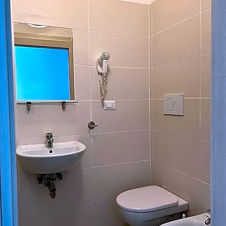 Ubika Hotel 2*